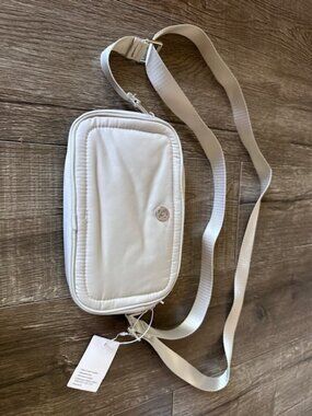 Lululemon camera bag NWT